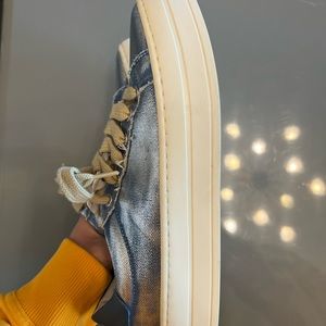 J SLIDES. Wmns Size 6.5 Blue Metallic Sneakers. Never Been Worn.